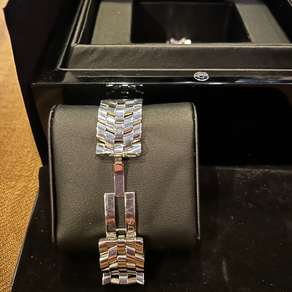 Milus Watch - Picture 8 of 8